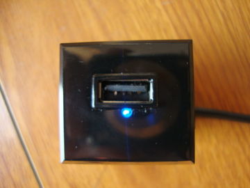 Uniwersalna stacja ładująca z jednym portem Mini USB do smartfonów / urządzeń przenośnych