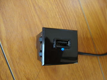 Uniwersalna stacja ładująca z jednym portem Mini USB do smartfonów / urządzeń przenośnych