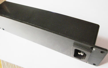 Metalowa czarna jednostka dystrybucji zasilania PDU 4-drogowe gniazdo wielu wtyczek z przełącznikiem On Off