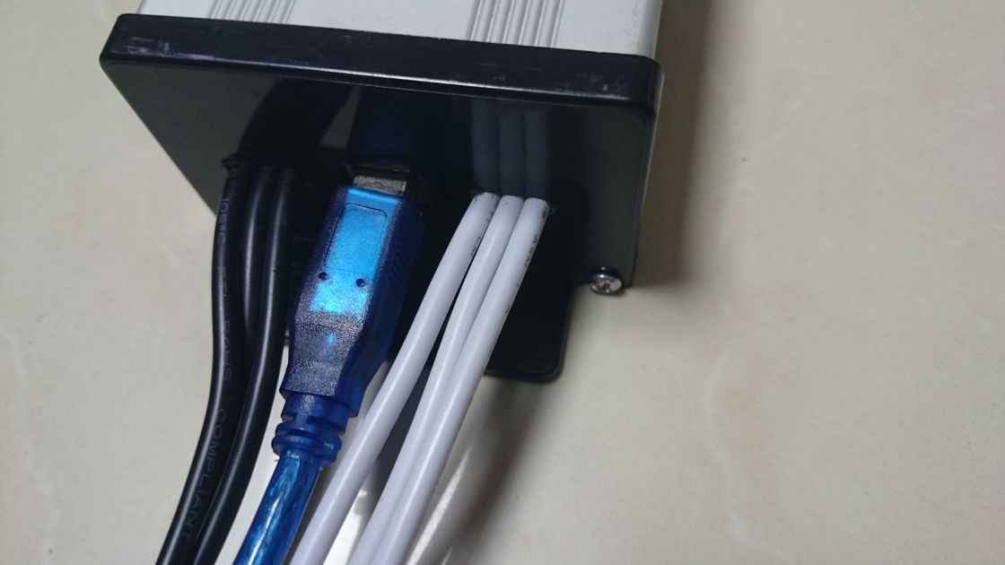 Inteligentna 16-portowa listwa zasilająca USB do iPadów / telefonów IP / Smart Phone 5VDC 2.1A