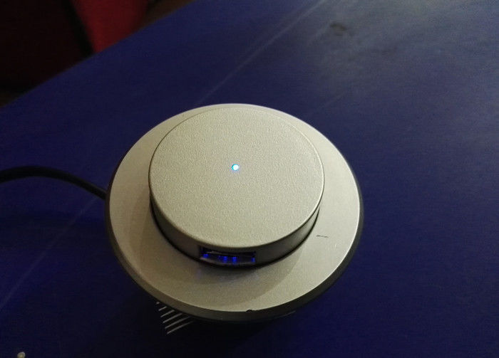 Przenośna stacja ładowania Travel Usb Round Push Mounted With 2 X USB Chargers