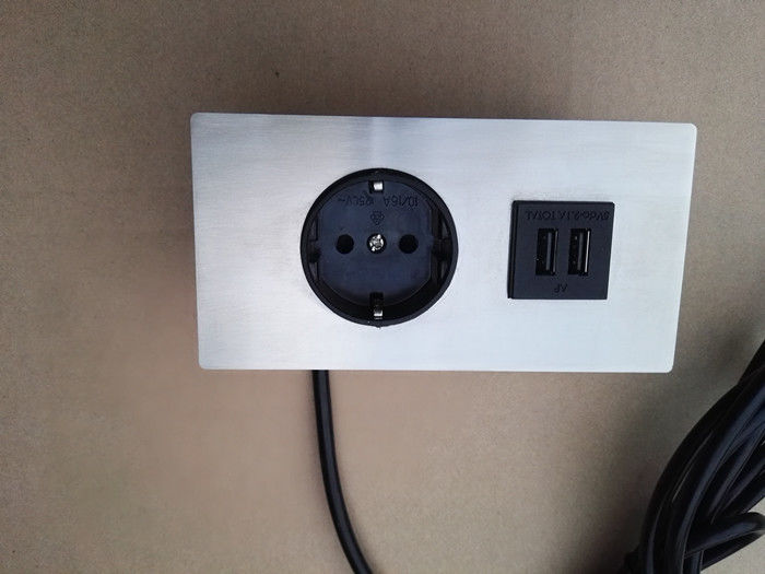 5v 2.1A Wbudowane gniazdo zasilające z pojedynczą wtyczką EU / podwójnym ładowaniem USB