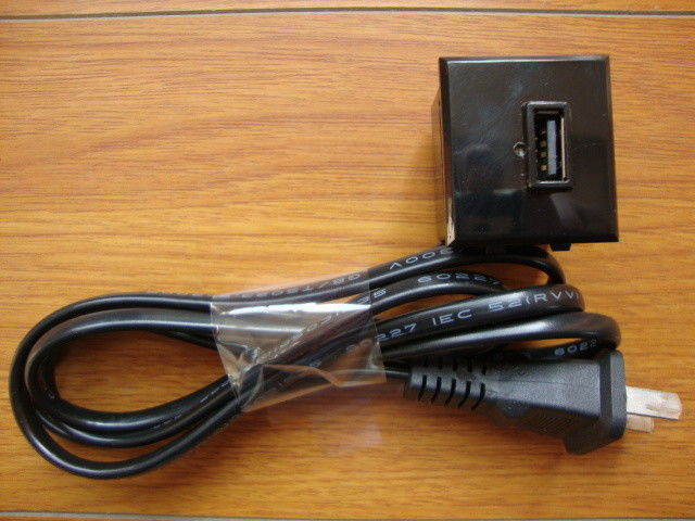 Uniwersalna stacja ładująca z jednym portem Mini USB do smartfonów / urządzeń przenośnych