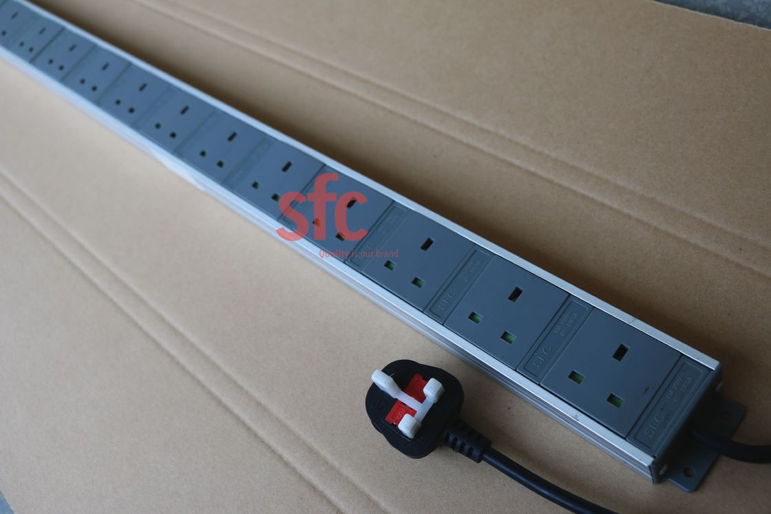 UK Power Distribution Unit PDU Przedłużacz elektryczny z wieloma gniazdami