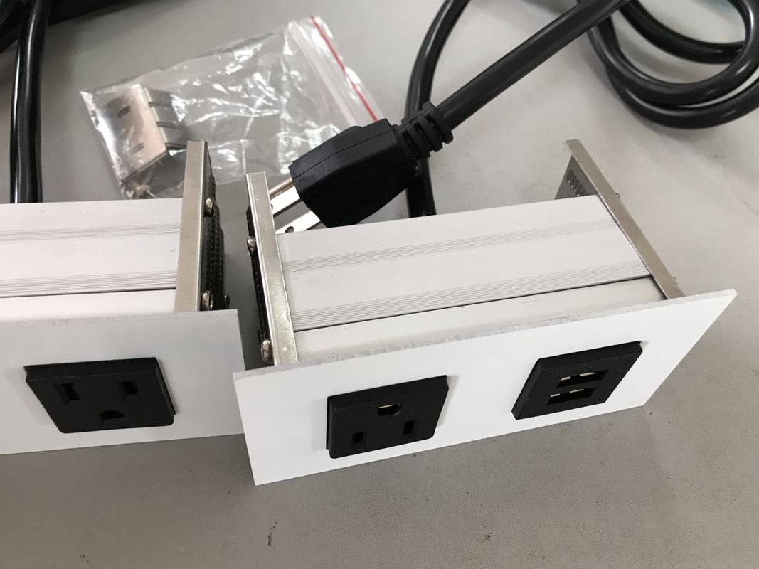 Ukryte gniazda zasilania pulpitu z 1 gniazdem / 2 porty USB, płyty czołowe ze stali nierdzewnej Gniazdo zasilania z blatem