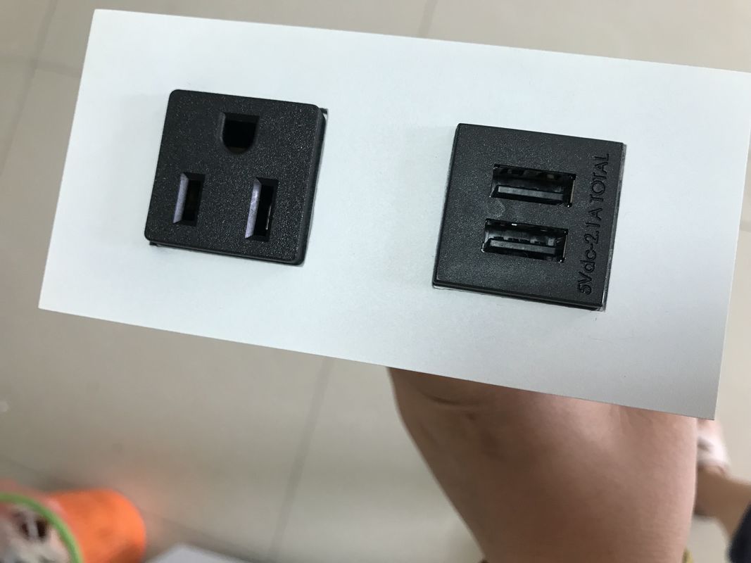 Ukryte gniazda zasilania pulpitu z 1 gniazdem / 2 porty USB, płyty czołowe ze stali nierdzewnej Gniazdo zasilania z blatem