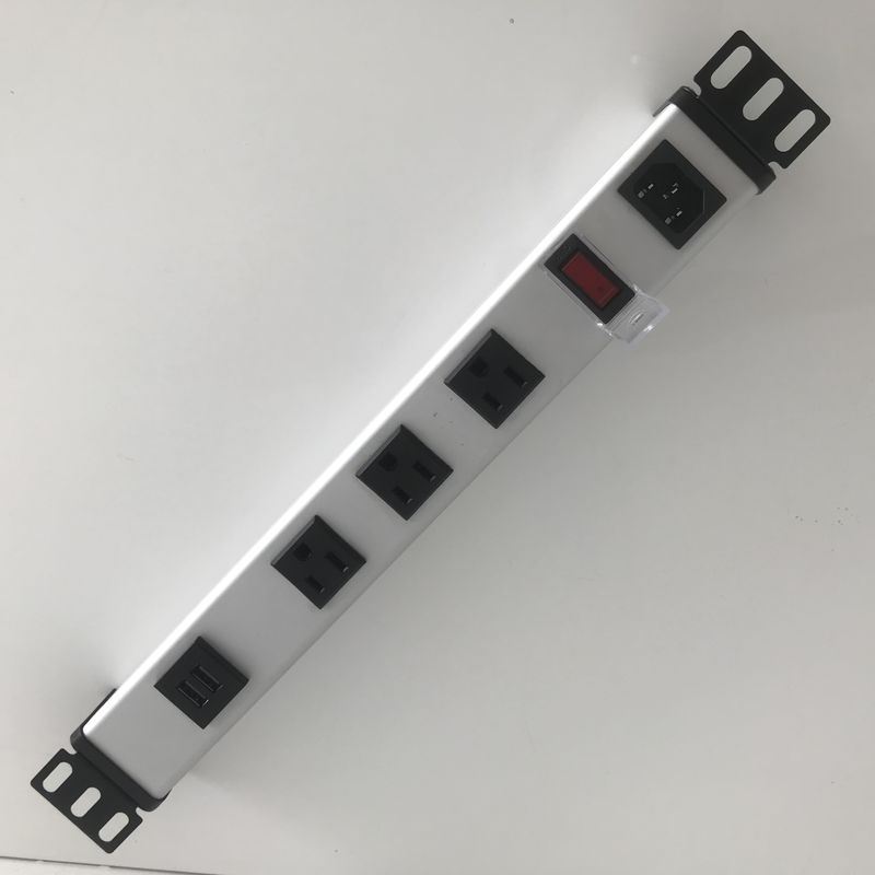 4 listwa zasilająca w USA z portami USB Wodoodporny przełącznik wejściowy IEC C14
