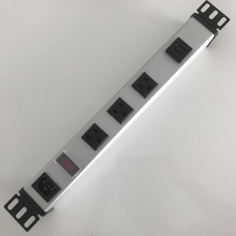 4 listwa zasilająca w USA z portami USB Wodoodporny przełącznik wejściowy IEC C14