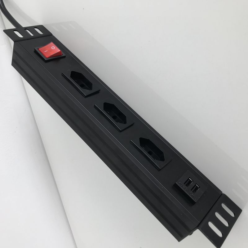 Dwustronny port USB i 3 szwajcarska listwa zasilająca z aluminiową obudową o długości 2 m