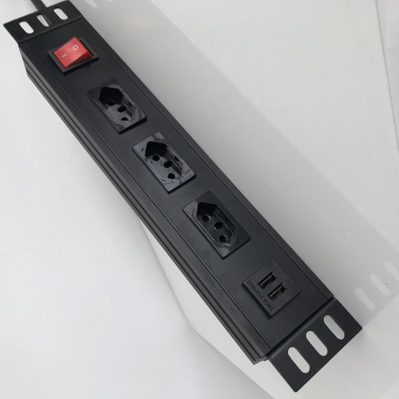 Dwustronny port USB i 3 szwajcarska listwa zasilająca z aluminiową obudową o długości 2 m